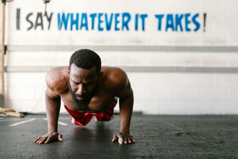 Personne motivée à faire du sport à la maison