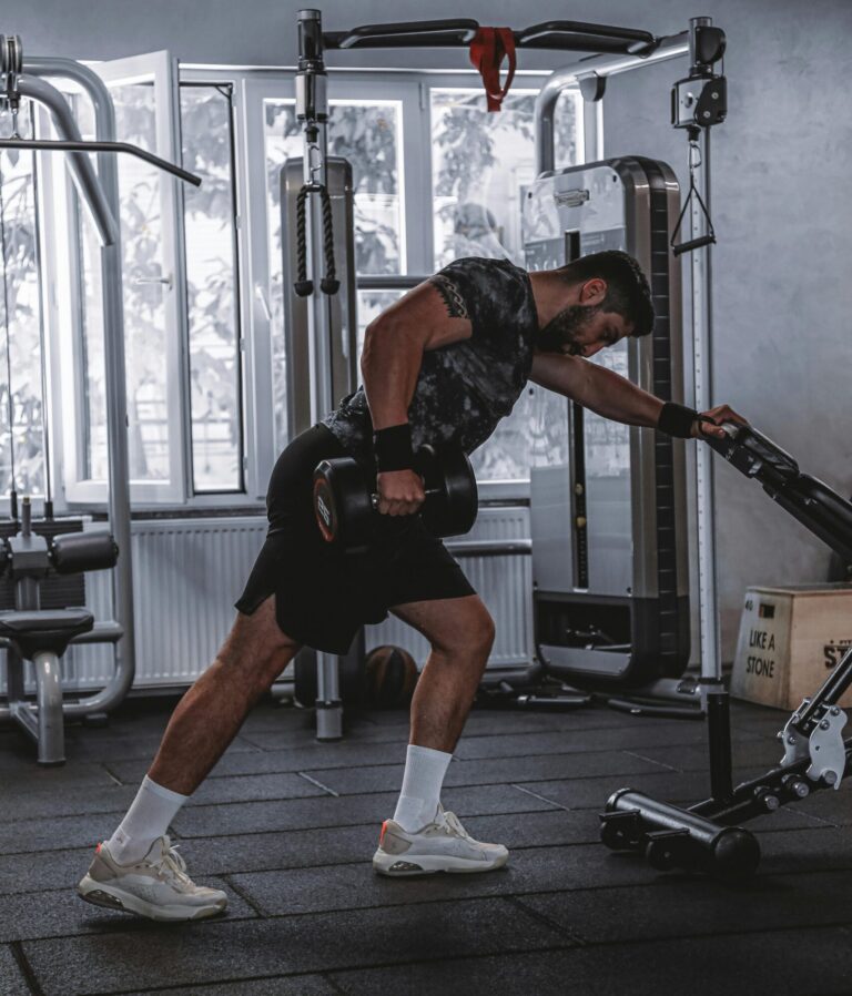 Salle de sport moderne aménagée à domicile