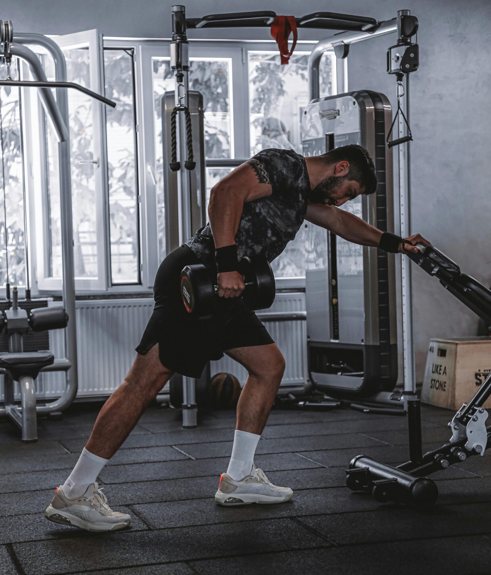 Salle de sport moderne aménagée à domicile